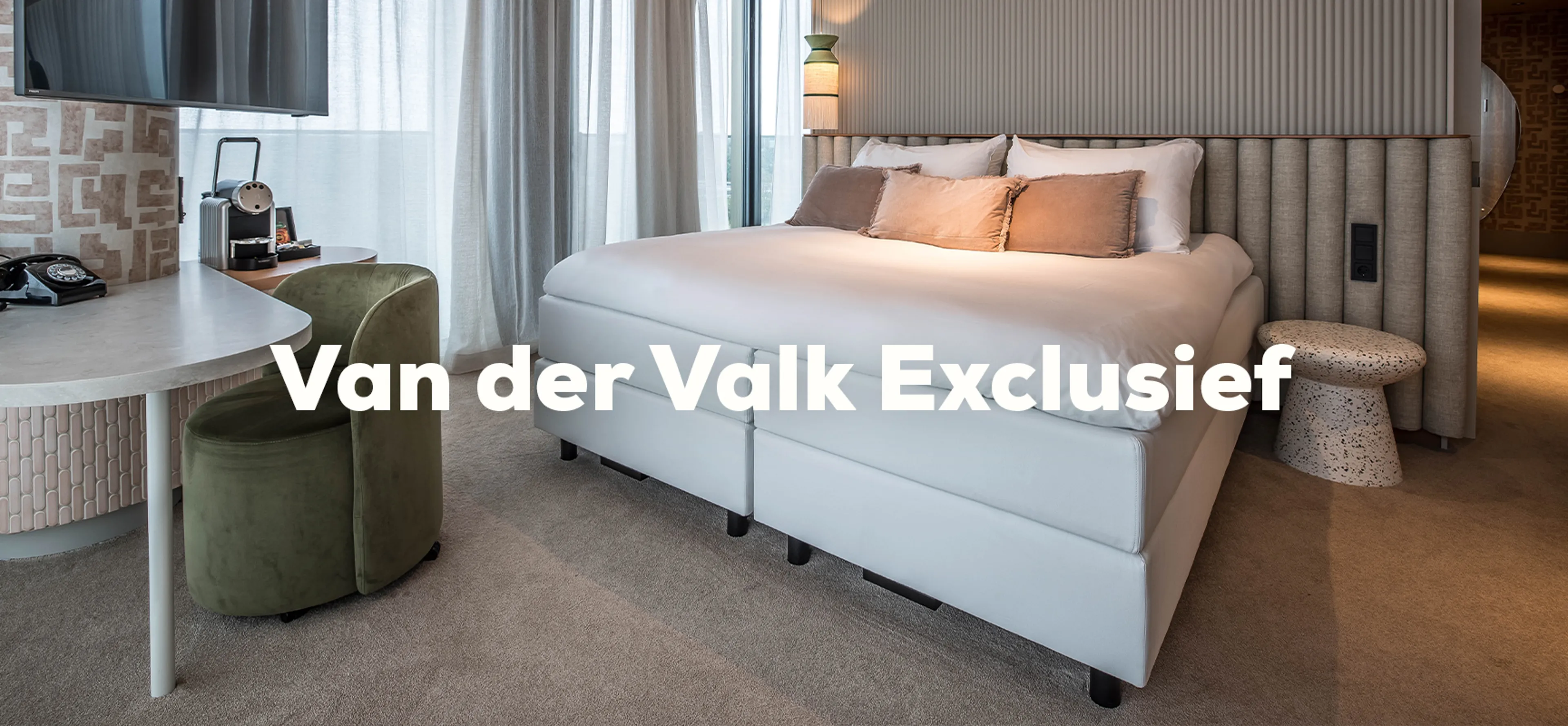 Slapen op een hotelbed