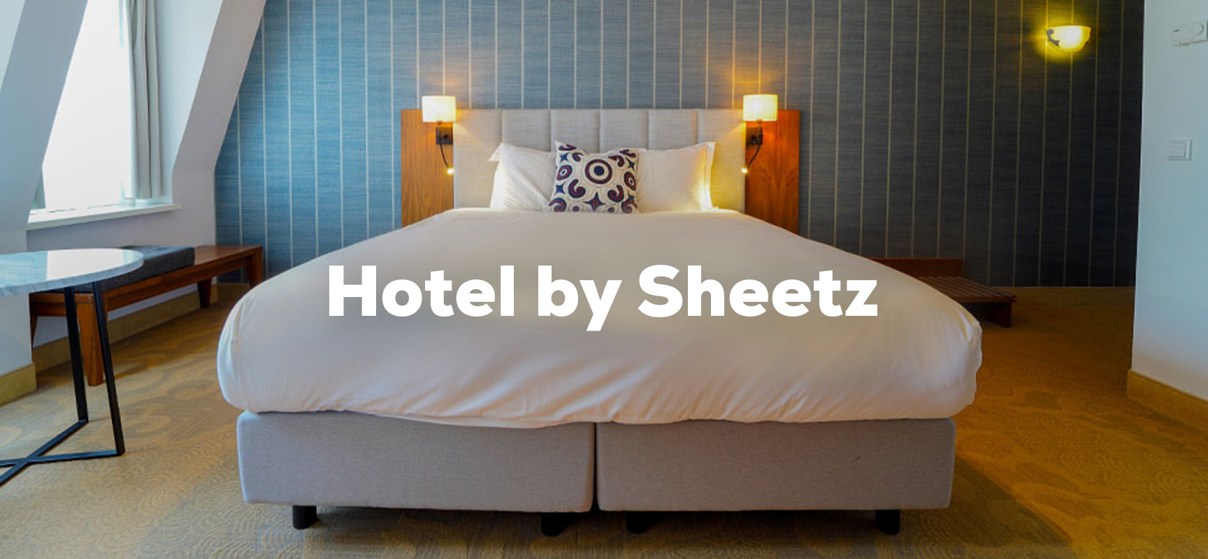 Slapen op een hotelbed