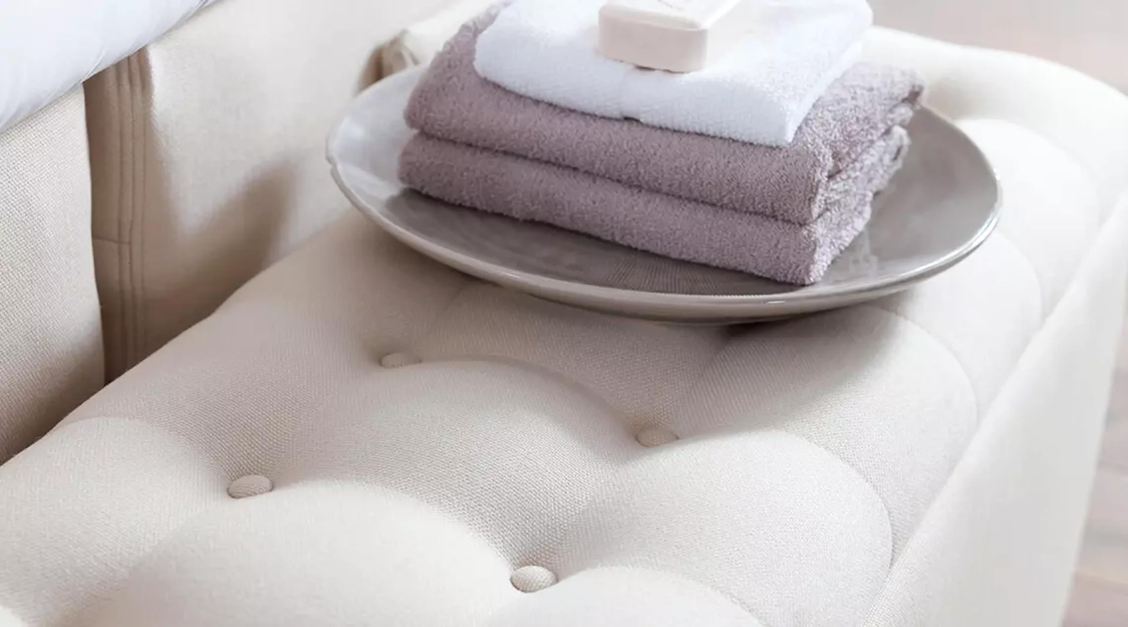 Witte boxspring in elk interieur